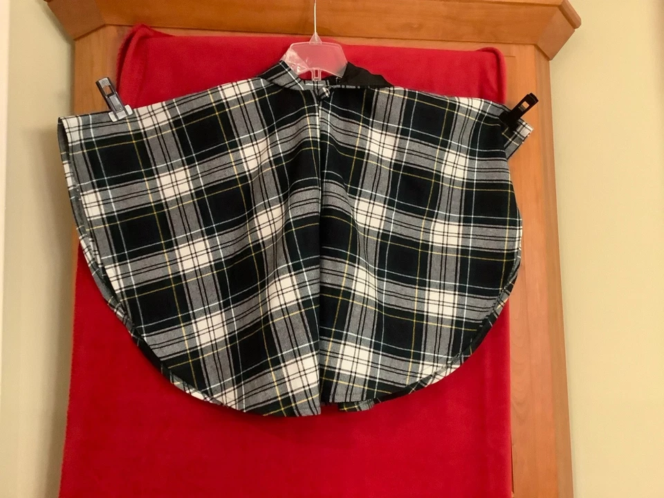 O’Neil of Dublin Hooded Cape Girls L Green Tartan Wool Blend Poncho - Image 2 of 4