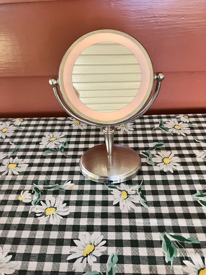 Revlon RV 970 Lighted Makeup Mirror Dual Lighted Magnifying Mirror,  Chrome Base - Image 2 of 4