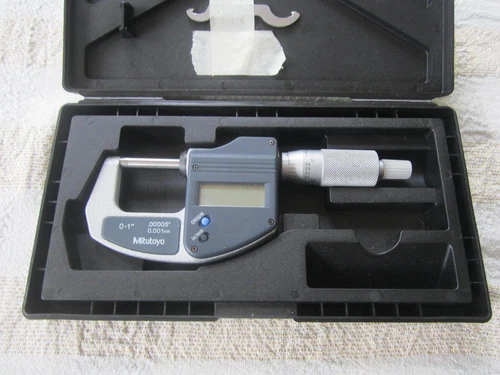 MITUTOYO 0-1” DIGITAL CALIPER 293-831 IN CASE MDC-1 “SB” machinist metal working