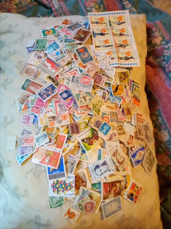 Large Lot Of Over 1000 Various Foreign And USA Stamps