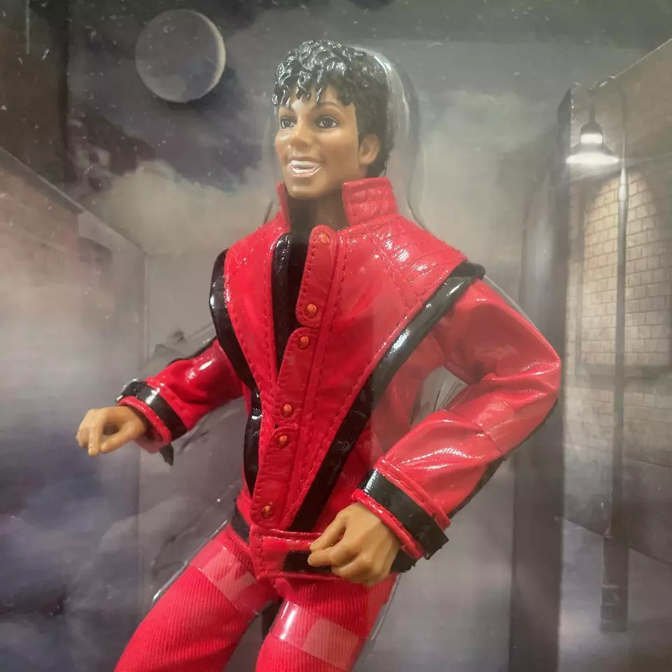 Muñeca de colección de figuras de suspenso de Michael Jackson #2 versión fotovoltaica Hot Toys usada Foto 2 de 4