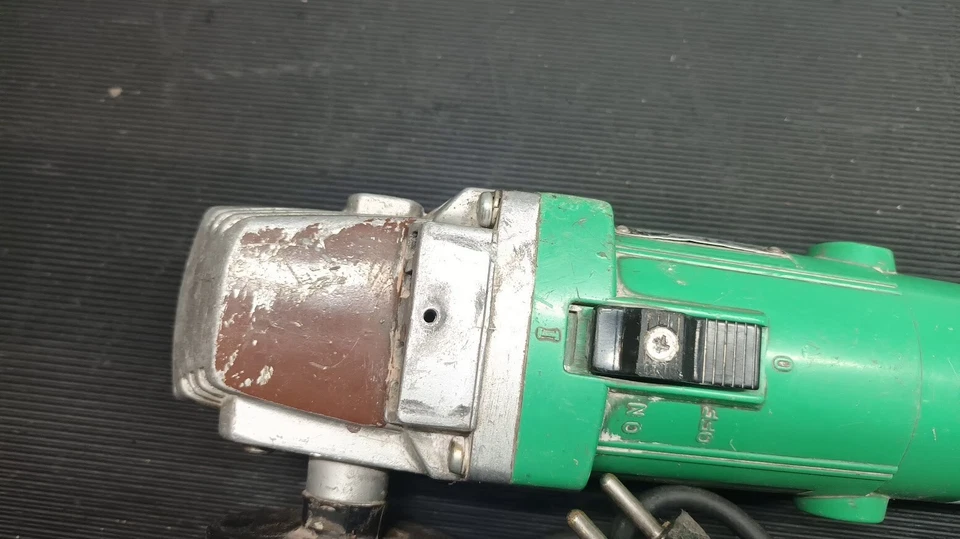 Amoladora angular Hitachi - No funciona, para piezas o reparación Foto 3 de 4