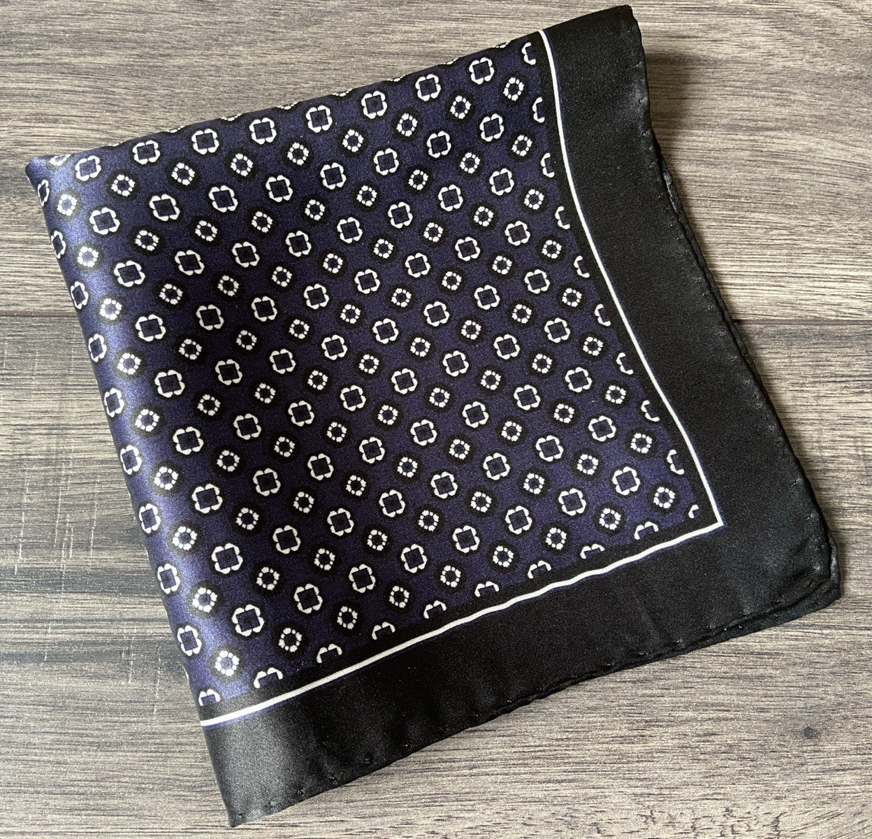 HUGO BOSS SILK POCKET SQUARE GEO PRINT MADE IN ITALY