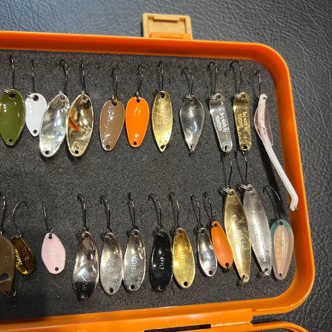 98 trout spoons with case - Image 15
