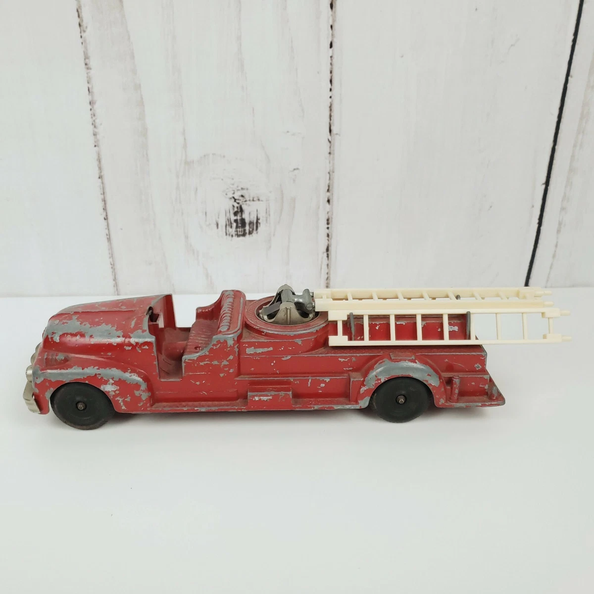 Vintage 1950s Hubley Kiddie Toy Fire Truck Engine #468 DieCast