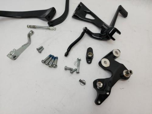 OEM Harley Davidson Softail Models Mid Foot Controls Brackets Used 2018 Up - Foto 3 di 18