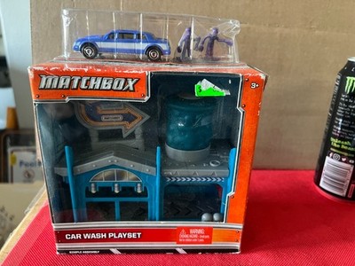Matchbox 2012 Car Wash Playset w/car & Figures B495