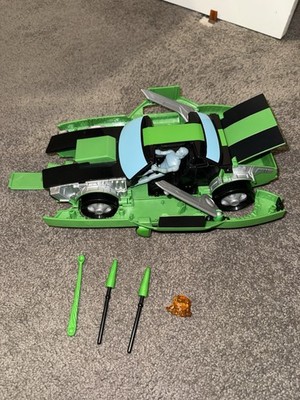 2008 Ben 10: KEVIN LEVIN'S ACTION CRUISER & Figure/Accessories Dodge Challenger