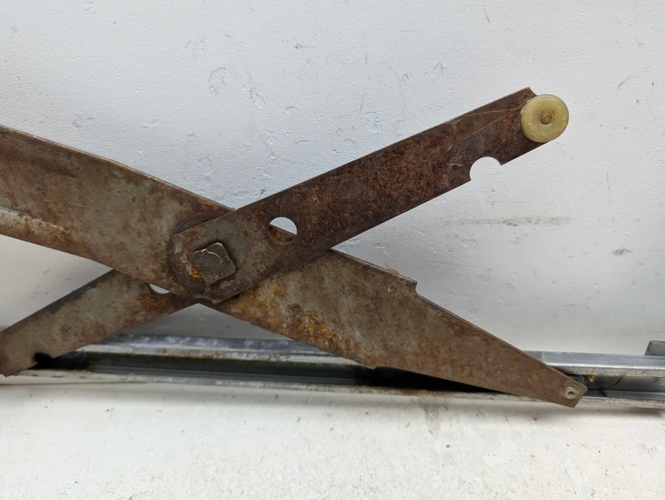 OEM 1979 Chevrolet El Camino 3.9L LH Front Power Window Regulator Foto 3 de 4