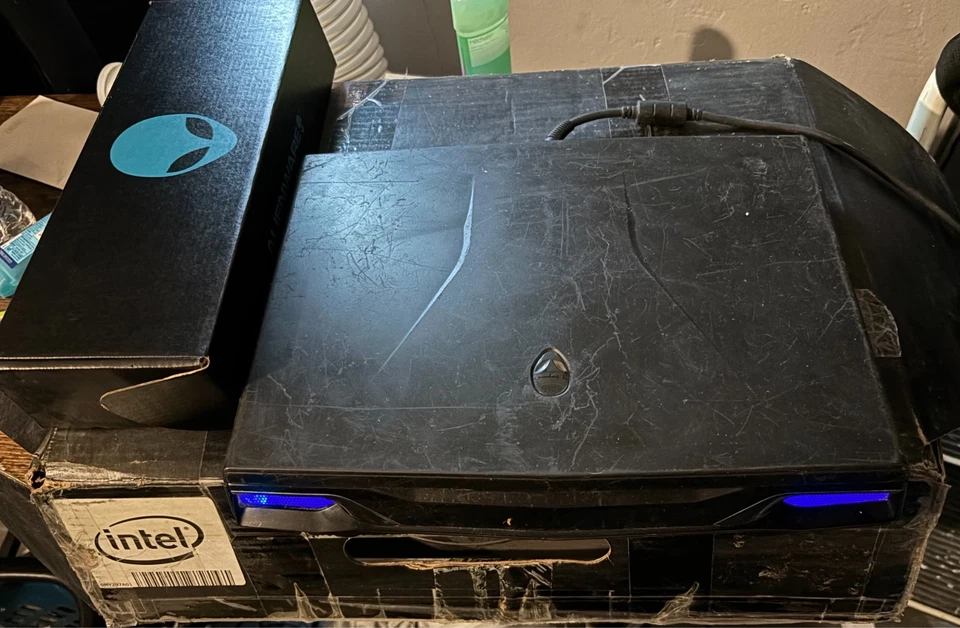 Alienware M14x R2 14" Gaming Laptop-Used/Parts/Repair - Image 2 of 4