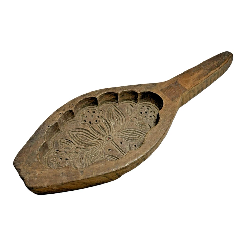 Antique Primitive Folk Art Treen Wood Maple Sugar Candy Mold or Butter Print - Image 2 of 4