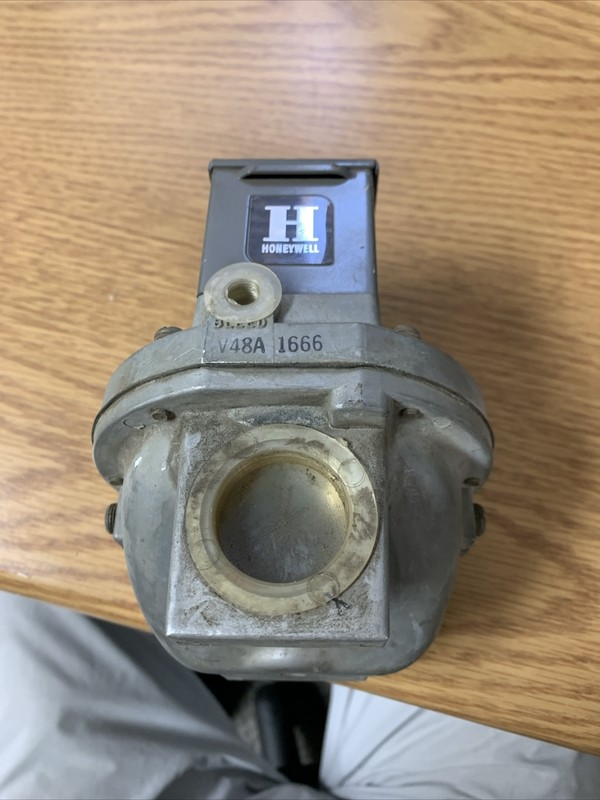 Honeywell V48A 1666  Gas Valve 1" 120 V .12 Amps 60 Hz See Pics
