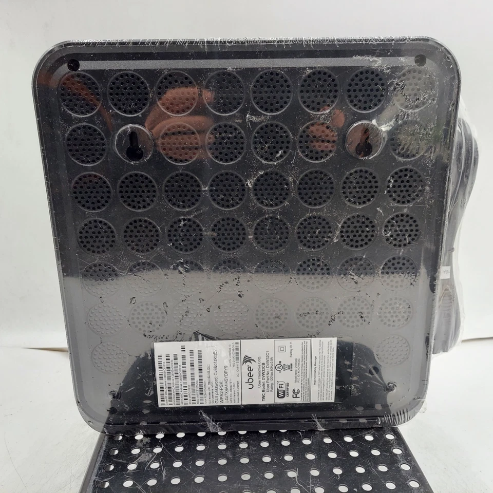 Ubee DVW32CB Wireless Voice Gateway Modem and Router - Image 4 of 4