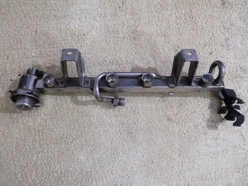 VW Passat 3BG Einspritzleiste 06B133313M Einspritzdüsenleiste Kraftstoffverteile