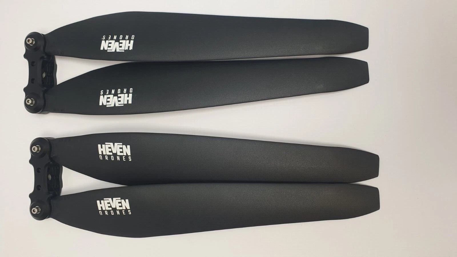 Two pairs of HEVEN DRONES folding propellers, blades folded