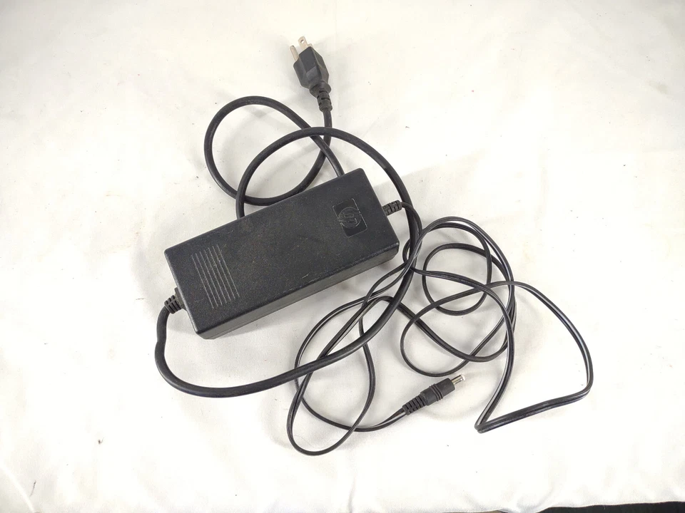 Adaptador de Corriente Cargador Universal 120V 60Hz 1700mA Negro 31V HP AC/DC 0950-4483  Foto 2 de 4