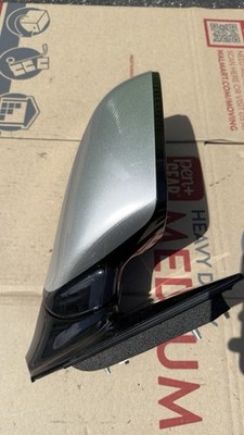 17 18 HYUNDAI SANTA FE Door Mirror Passenger OEM SILVER