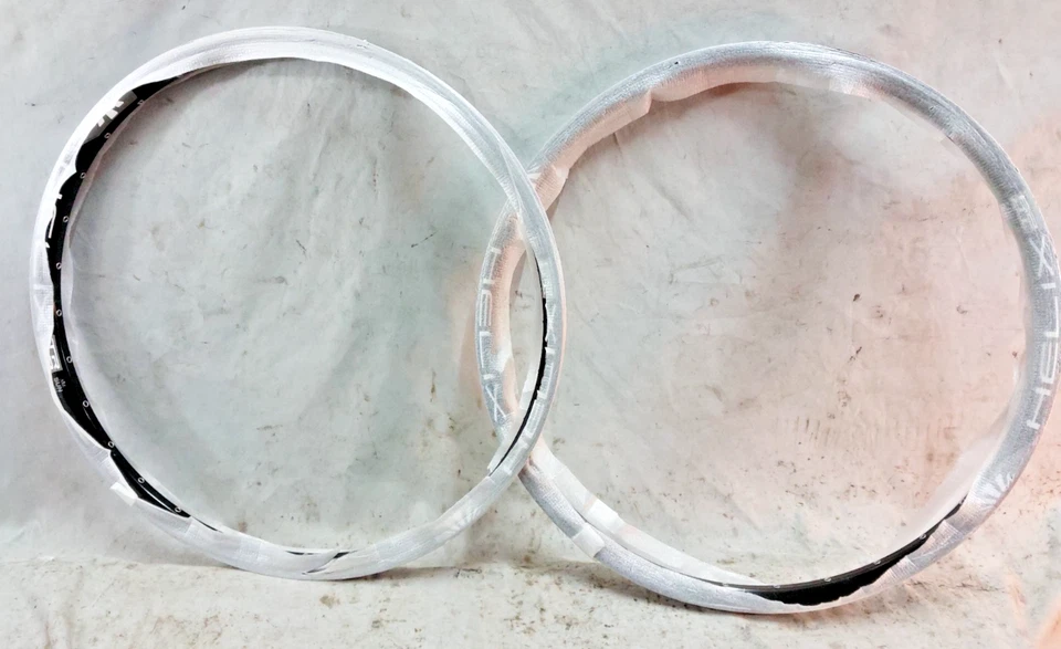 Juego de llantas de bicicleta MTB 32S Sun Ringle TR29 Helix TLR 26" 2020 disco sin cámara doble pared Foto 2 de 4