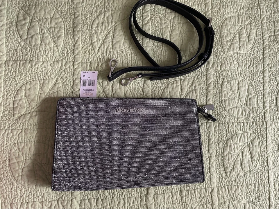 Bolso sin asas/bross Michael Kors plateado metálico de noche. Nuevo con etiquetas. Foto 2 de 4