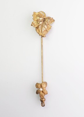 Elegante Vintage Brosche mit Blatt und Blume und Kunstperle von Miriam Haskell