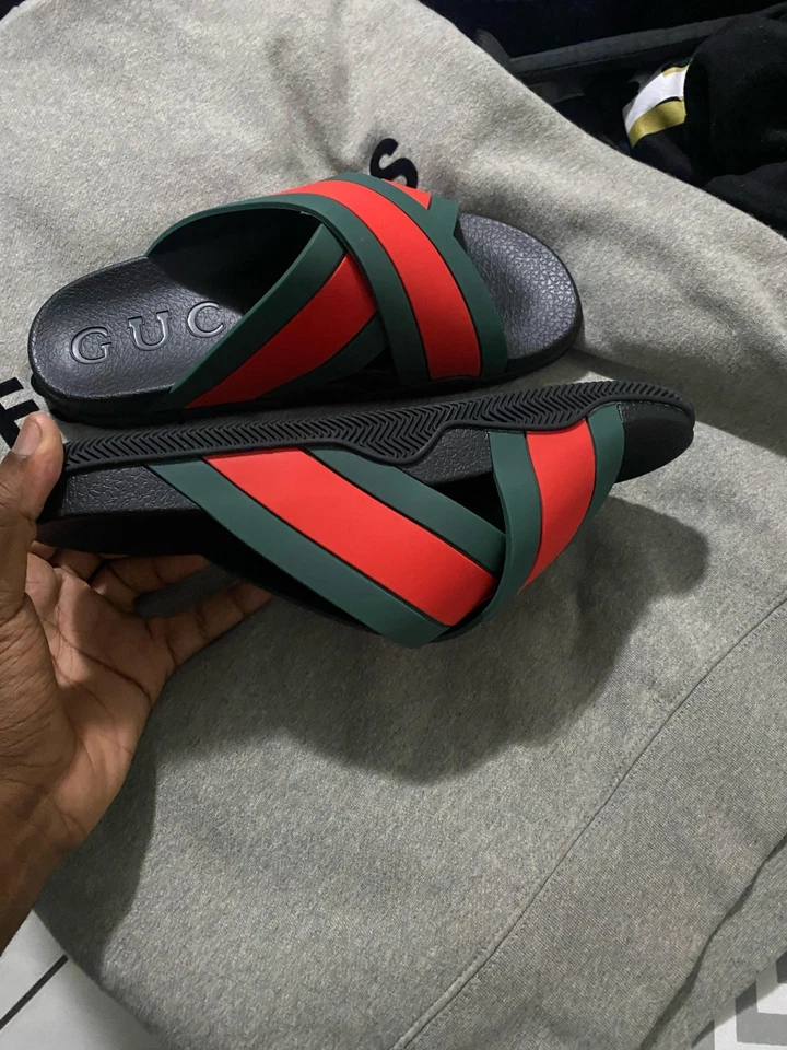 Sandalias Gucci Pursuit de goma con correas de tela verde/rojo EU45 11US usadas Foto 2 de 4
