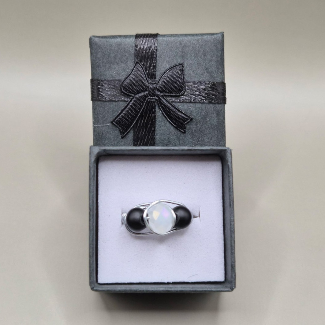 Silver Tone Metal Band Ring w/ White Round Pearl, 1 Gemstone, Size 7