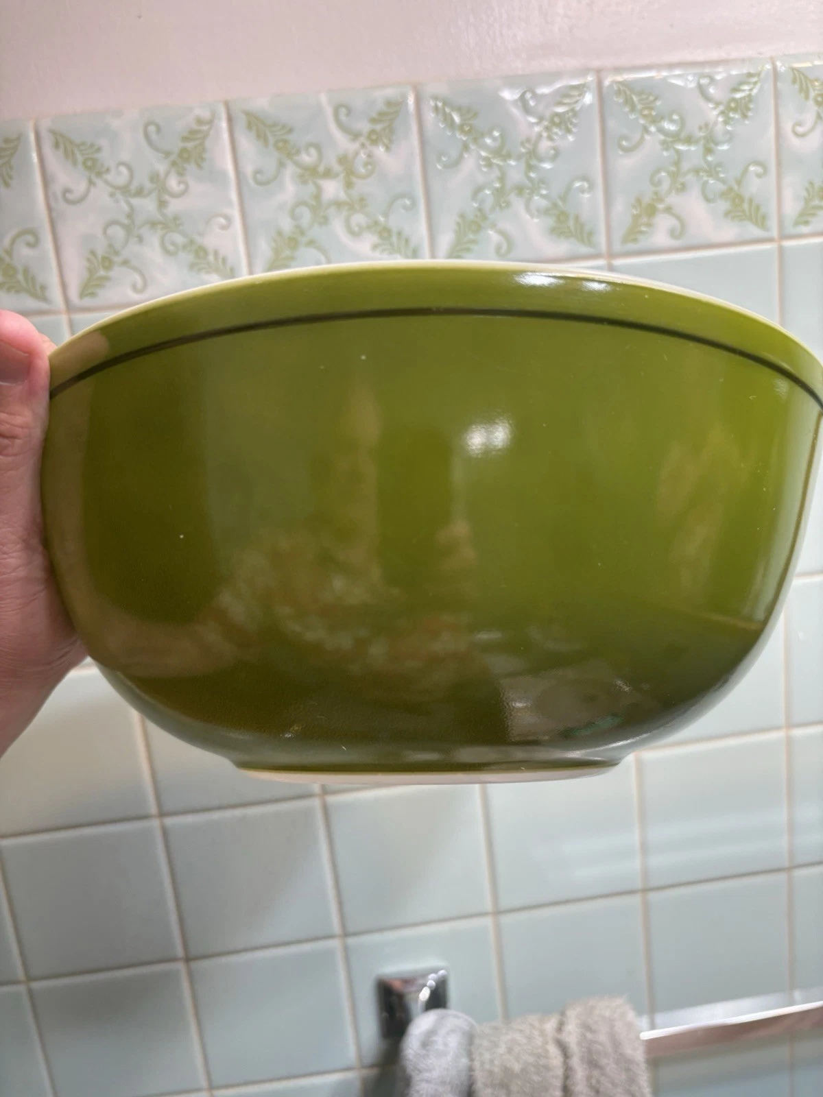 Vintage Pyrex Avocado Green 404 Mixing Bowl 4 QT Ovenware Made in USA Farmhouse
Opens in a new windo