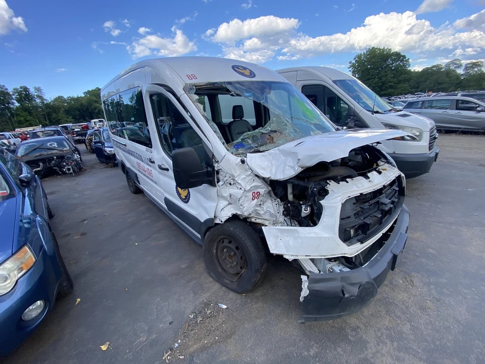Used Right Quarter Glass fits: 2019 Ford Transit 350 high roof 110`` overall veh Foto 4 de 4