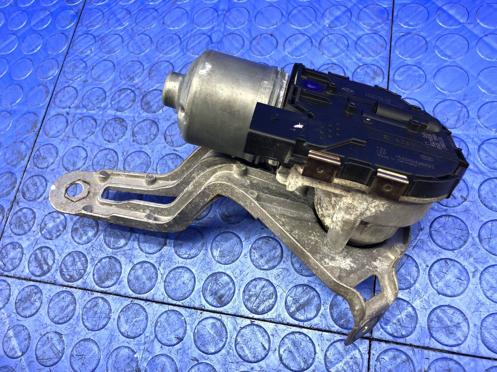 2014 2015 2016 2017 2018 2019 BMW I8 OEM FRONT RIGHT WINDSHIELD WIPER MOTOR
