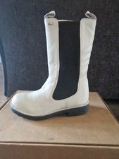 Brand New pod Winter Boots White/black Size 5 Ladies