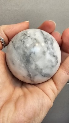  SALE   Weiß Grau Jade Kristall Kugel 193g 5,1cm Glück Wohlstand Harmonie Kugel