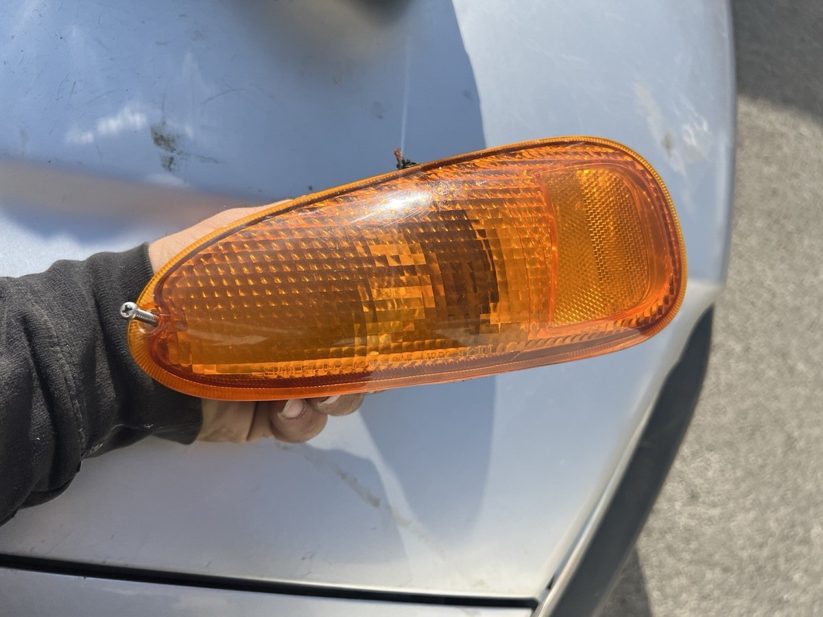 1994-1998 Mitsubishi 3000GT Left Driver Corner Turn Signal Marker