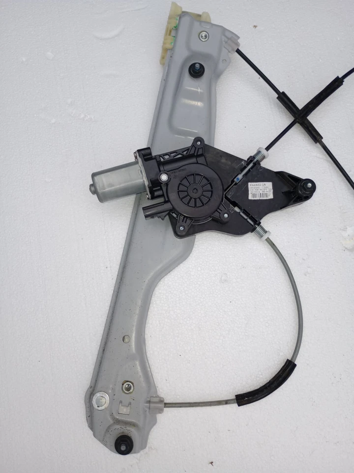 CHEVROLET MALIBU FRONT RIGHT SIDE DOOR WINDOW REGULATOR W/ MOTOR OEM 2016-2023 - Image 2 of 4