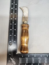 VINTAGE RED DEVIL K-27 UNION, NJ USA WOOD HANDLE CARPET LINOLEUM HOOK KNIFE