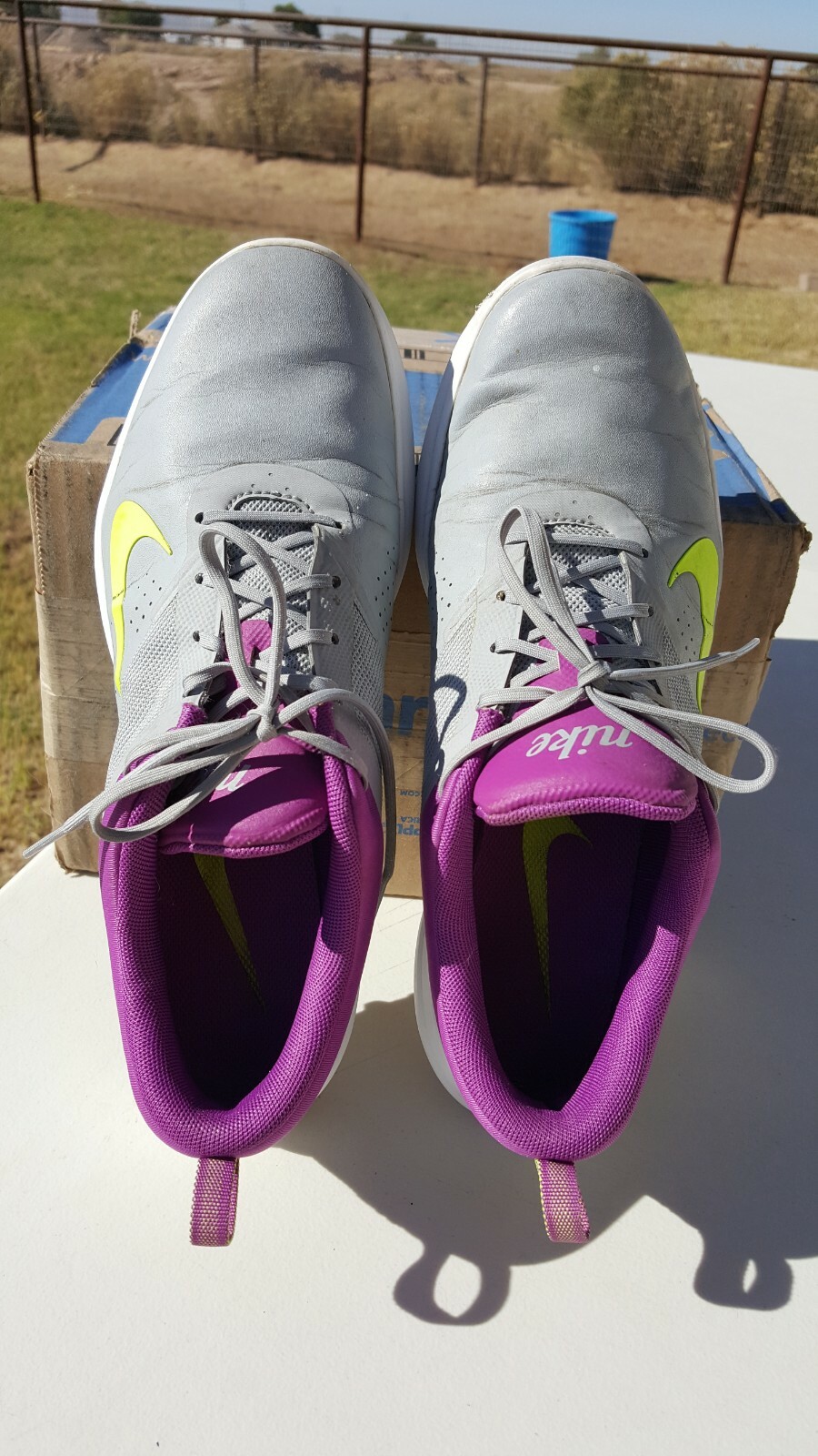 nike akamai women's golf shoe