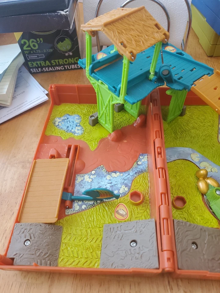 Matchbox CROC ADVENTURE Pop Up Play Set Case Toy Mattel w/ Vehicle - Image 2 of 4