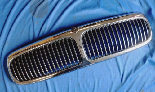 JAGUAR DAIMLER CHROME RADIATOR GRILLE / CHARCOAL VANES FITS XJ8 X308 HNC5504BA