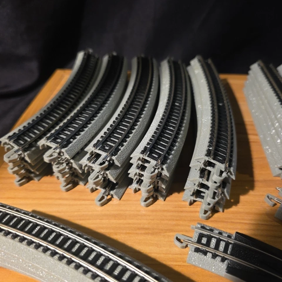 Bachmann N Scale E-Z Track 5" Lot Of 64 Pieces Curves  Straight Track Terminal  - Image 4 of 4