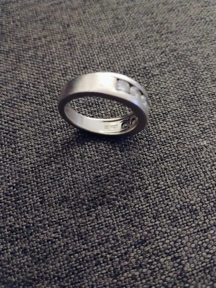 Anillo de diamantes de 2 quilates y 7 filas para hombre usado pero en buen estado Foto 2 de 4