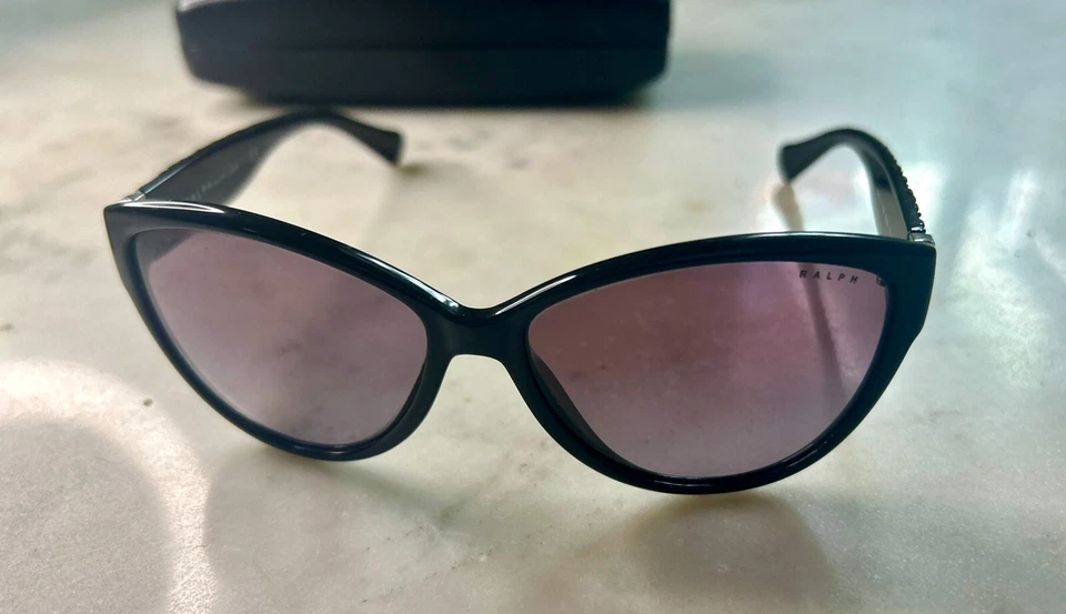 RALPH LAUREN 黑色 Cateye 太阳镜紫色镜片 RA5176 501/8H + 保护壳 58-14-135 — 第 3/4 张图片