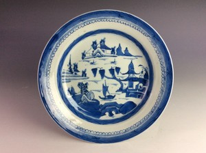 18C Kangxi period Chinese export porcelain blue & white plate