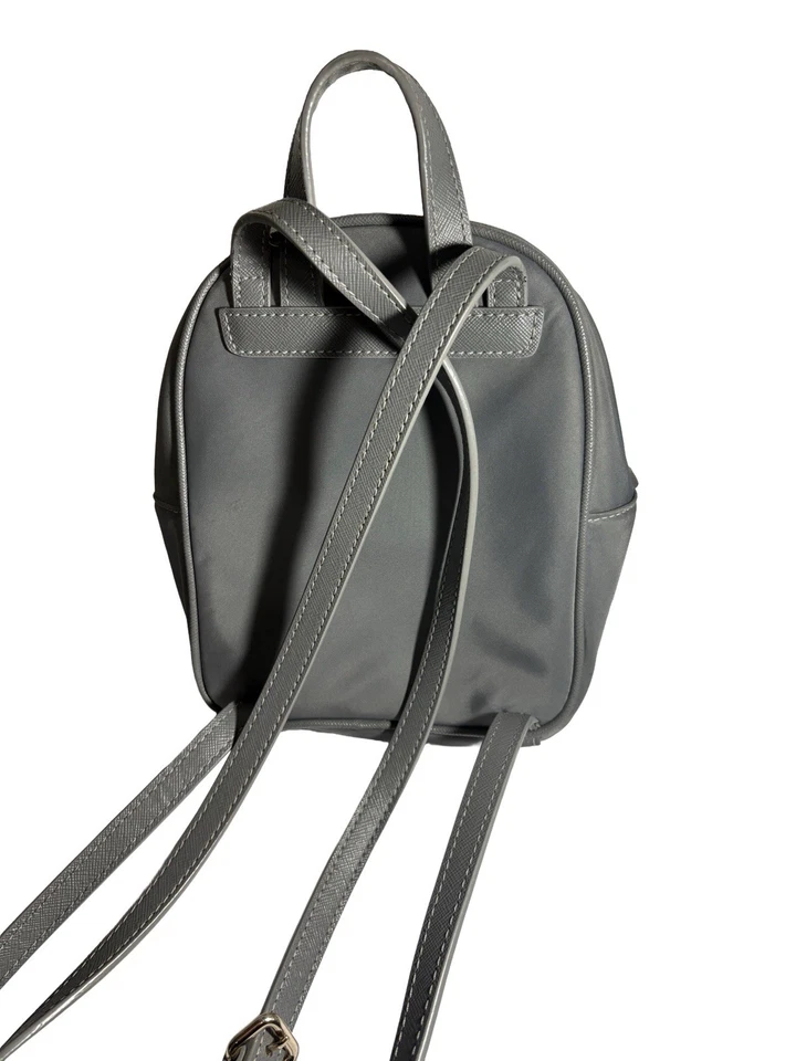 Mini Mochila Bolso de Viaje Kate Spade New York Gris Nylon Foto 2 de 4