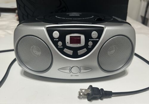 Sylvania Portable CD Player with AM/FM Radio Boombox Great Shape!! - Picture 1 of 6