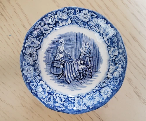 Set of 4 Vintage Liberty Blue Betsy Ross Fruit/Dessert 5" Bowl in Good Condition