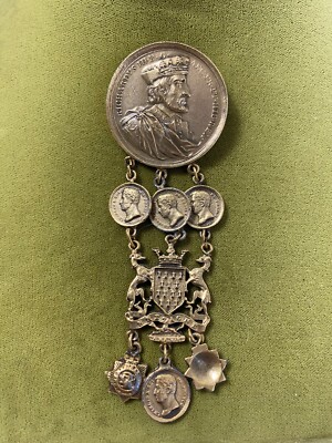 RARE Vintage Richard III England Faux Coin Gold Brooch. #3
