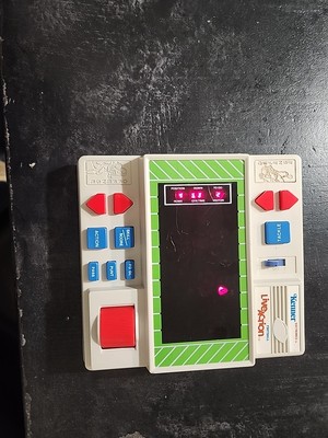 KENNER ELECTRONICS VINTAGE 1980 LIVE ACTION FOOTBALL HANDHELD GAME SYSTEM