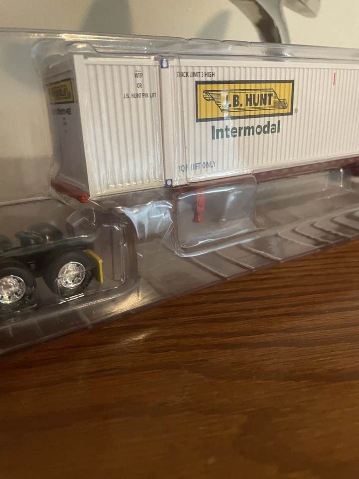 DCP by First Gear 1:64 J.B.Hunt Intermodal  Day Cab Tractor /Trailer. New - Image 4 of 4