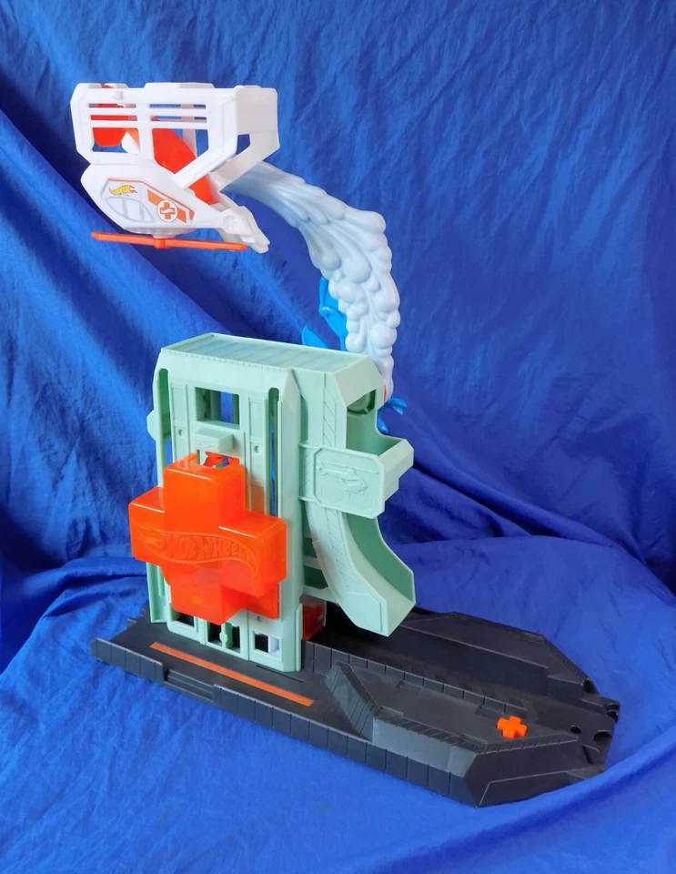 Hot Wheels City Creature BAT BLITZ HOSPITAL ATTACK Tested Working Mattel - Image 2 of 4