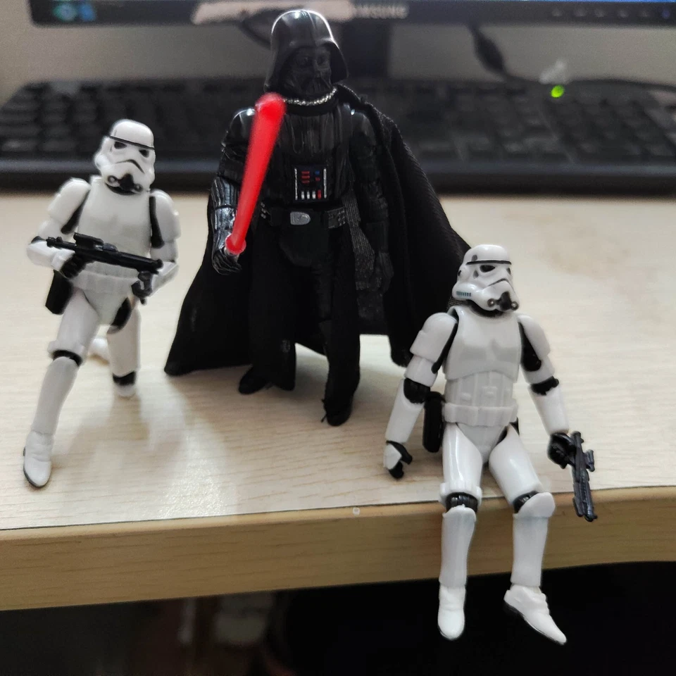 Lote de 3 figuras de acción Star Wars Stormtroopers OTC Trilogy y Darth Vader Foto 2 de 4
