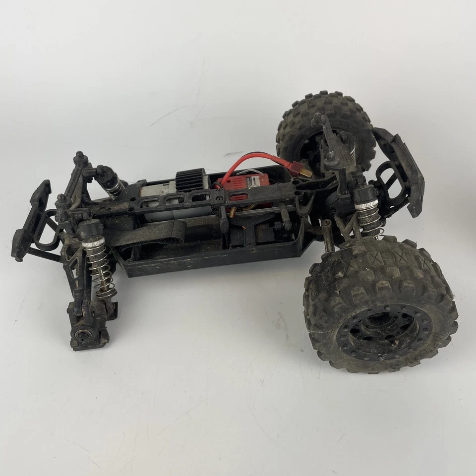Redcat Racing Volcano 16 1/16 Scale 4WD Brushed RC Monster Truck 2.4GHz - Image 4 of 4